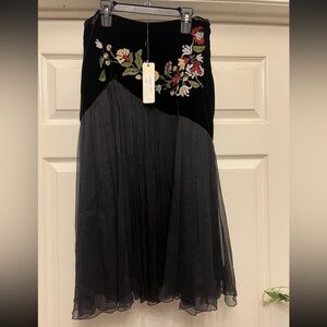 $180 Cupio NWT Silk And Velvet Floral Embroidered Pleated Skirt Size 6
